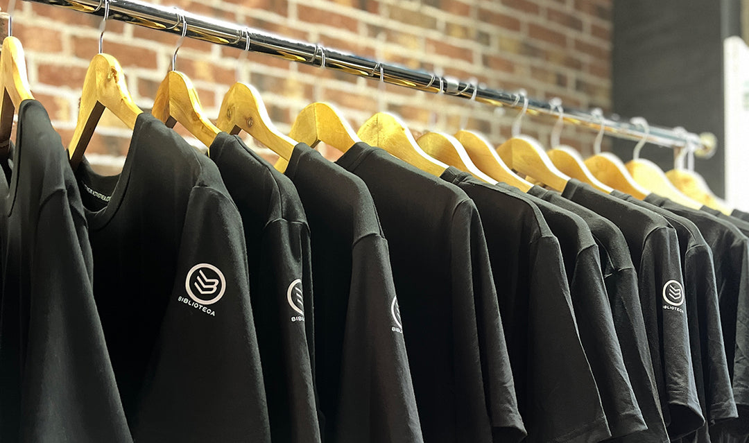 CONOCE BIBLIOTECA ACTIVIST WEAR